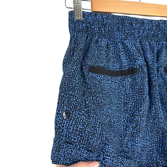 Lululemon Spring Break Away Short II Pleated Cuffed Blue and Black Print Size 6 - Picture 13 of 16